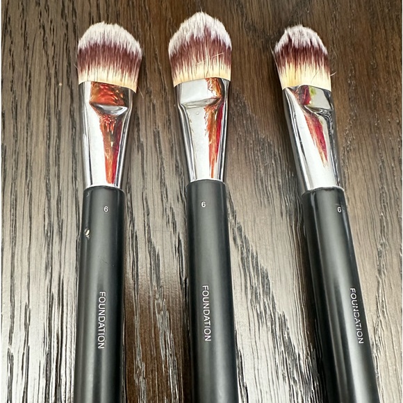 Chanel Makeup Brushes Foundation No 6 . - Picture 1 of 4